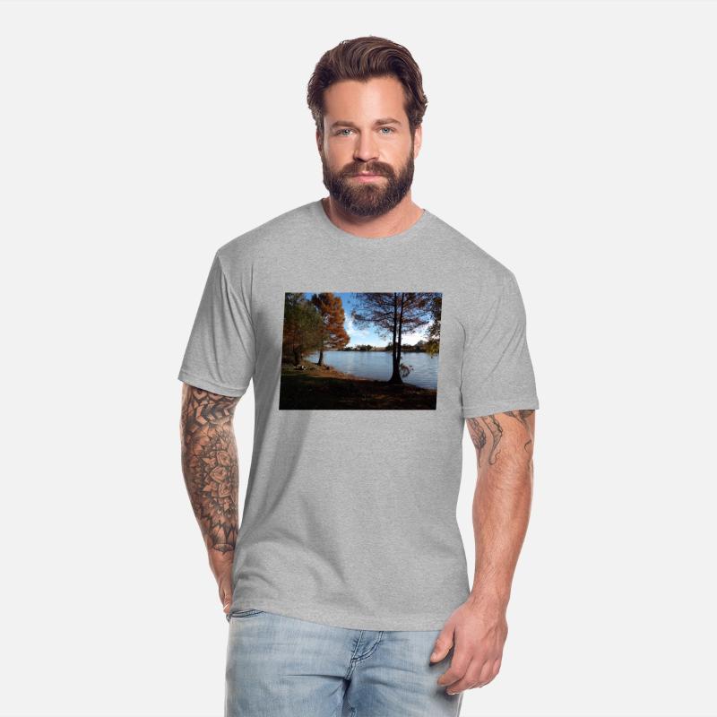 Fall colors along the lake shore